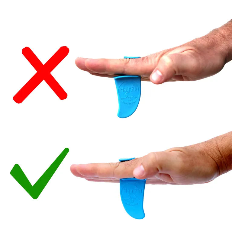 Picture showing the correct way to mount a HairFin on the hand